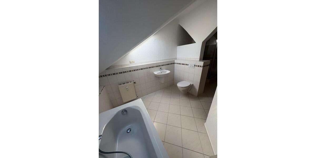 Dachgeschoßwohnung Erfurt - 5 Zimmer, 196 m&sup2;, 2.156&euro; | Angebot:26264396