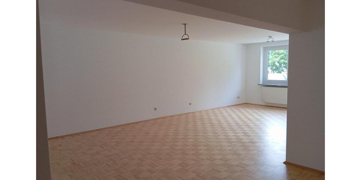Etagenwohnung Erfurt - 2 Zimmer, 100 m&sup2;, 1.200&euro; | Angebot:19356337
