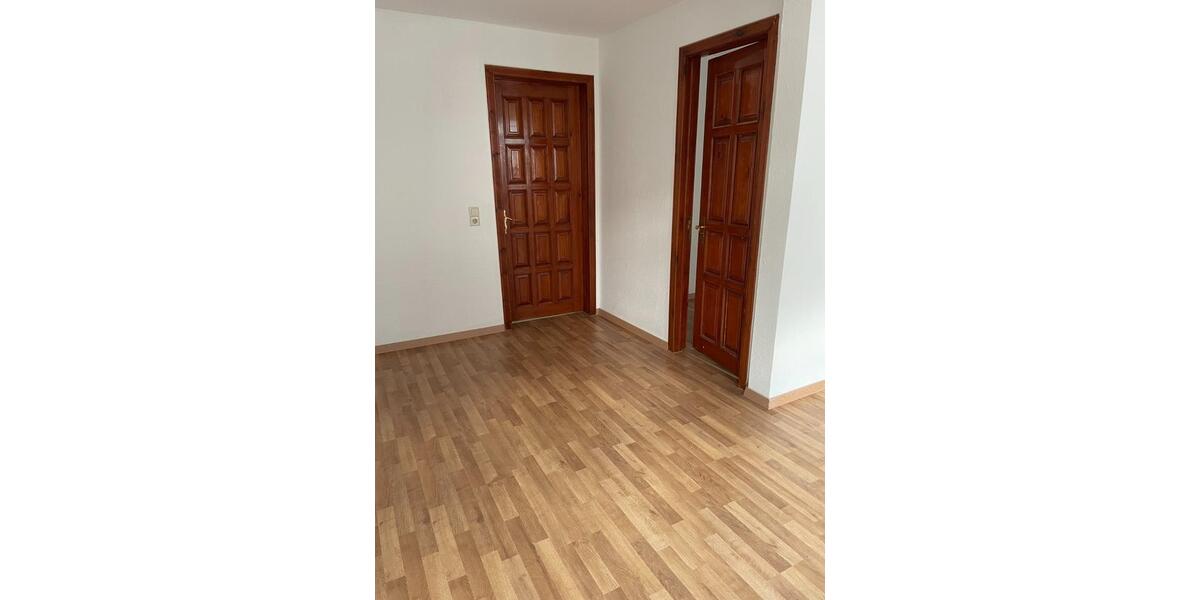 Etagenwohnung Kahla - 3 Zimmer, 66 m&sup2;, 450&euro; | Angebot:25407540