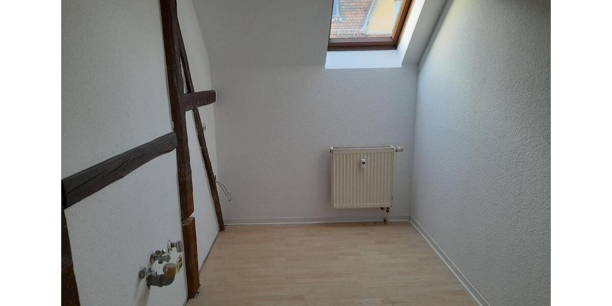 Dachgeschoßwohnung Apolda - 2 Zimmer, 60 m&sup2;, 400&euro; | Angebot:25540081