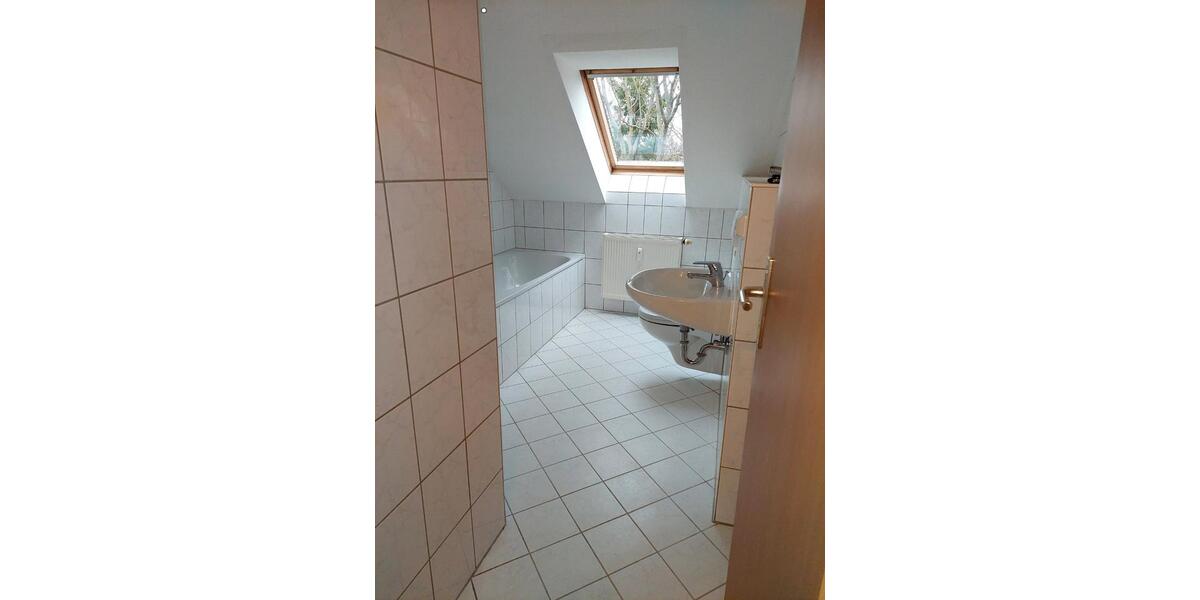 Dachgeschoßwohnung Erfurt Hochheim - 3 Zimmer, 78 m&sup2;, 853&euro; | Angebot:26354149
