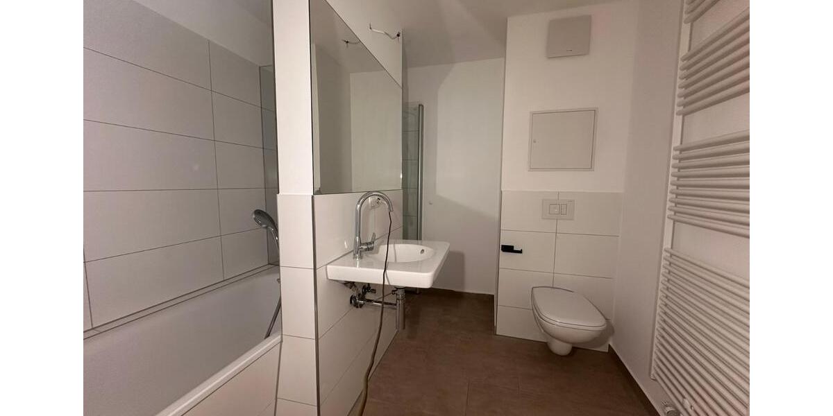 Erdgeschoßwohnung Apolda - 3 Zimmer, 100 m&sup2;, 1.100&euro; | Angebot:26619943