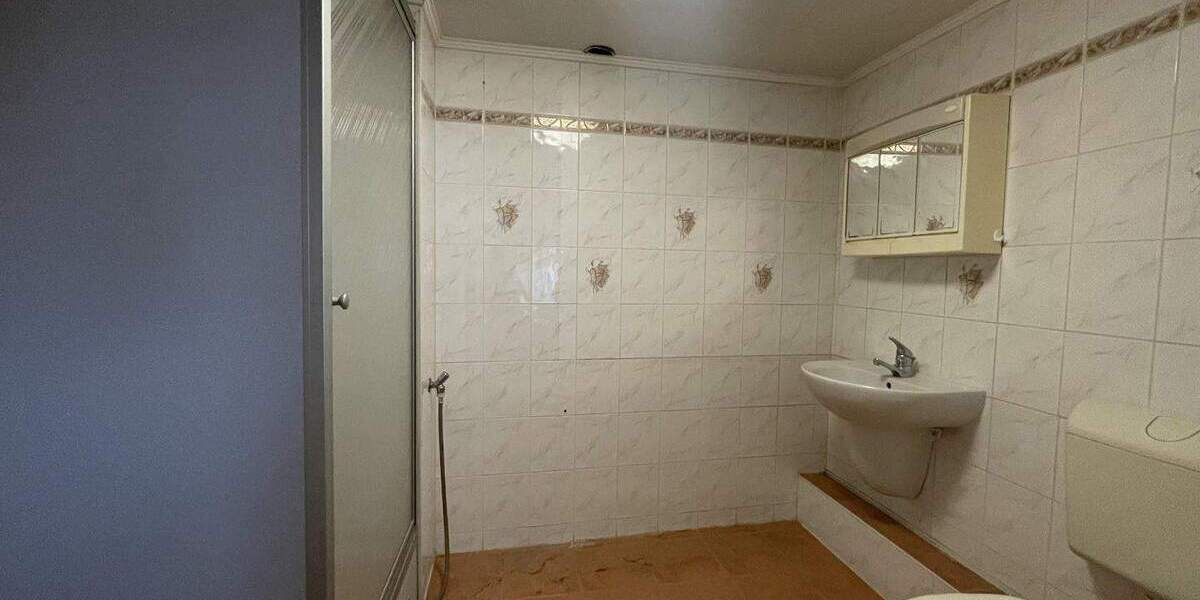 Einfamilienhaus Kölleda - 8 Zimmer, 172 m&sup2;, 110.000&euro; | Angebot:25771798