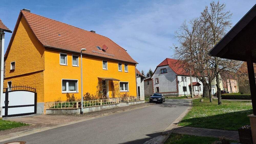 Bauernhaus, Landhaus Kölleda Großmonra - 8 Zimmer, 218 m&sup2;, 199.000&euro; | Angebot:25687052