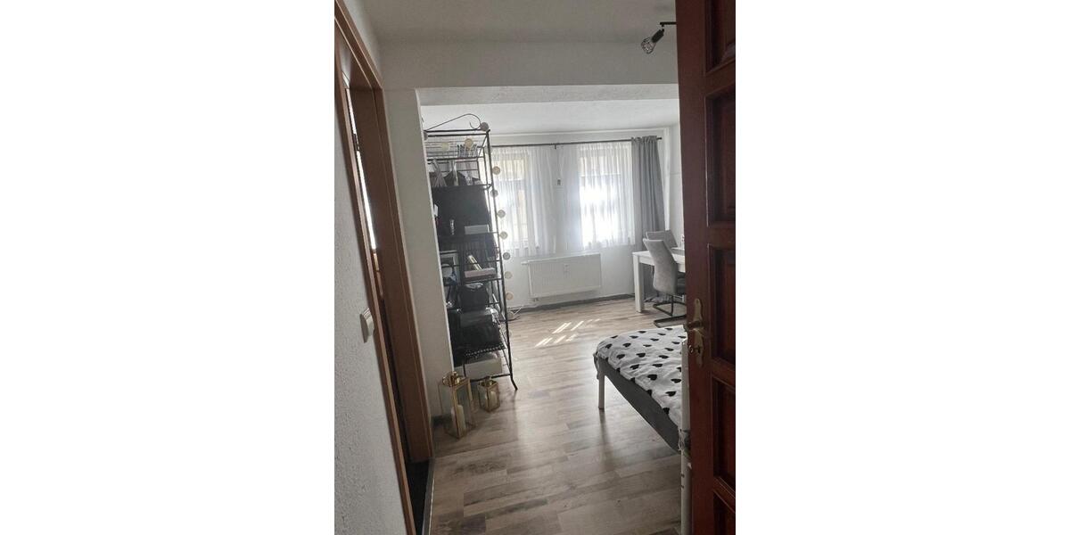 Etagenwohnung Kahla - 3 Zimmer, 66 m&sup2;, 450&euro; | Angebot:25407540
