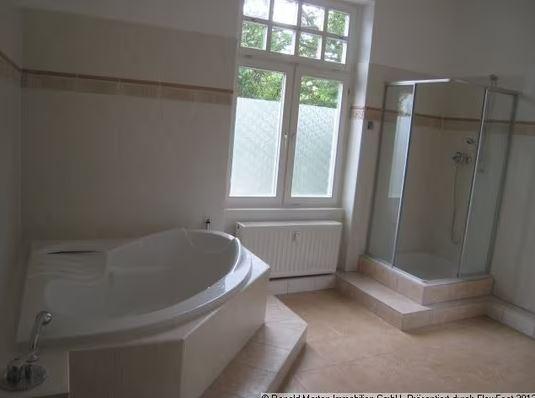 Etagenwohnung Erfurt Hochheim - 2 Zimmer, 95 m&sup2;, 1.045&euro; | Angebot:26478779