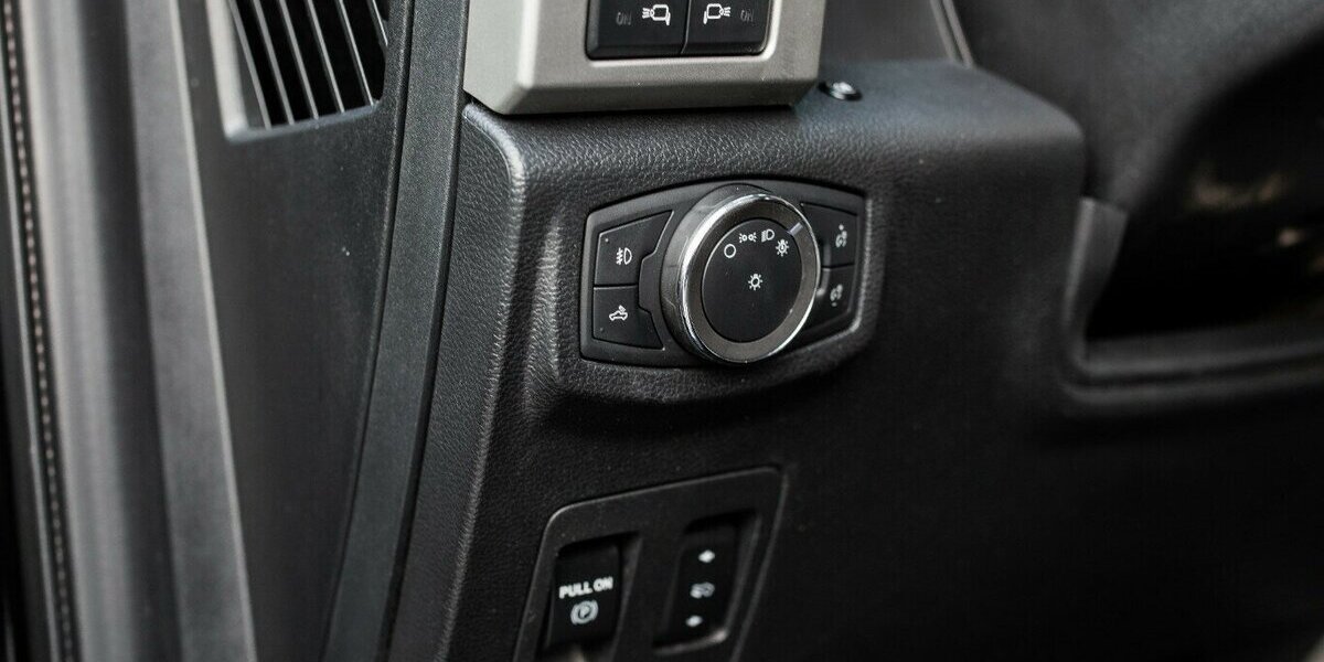 Ford F 150 5.0l V8 Lariat 4x4 53.000 km 49.990 &euro; Rudolstadt 07407