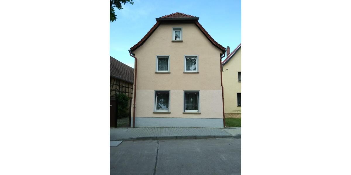 Einfamilienhaus Buttstädt - 8 Zimmer, 127 m&sup2;, 80.000&euro; | Angebot:26115206