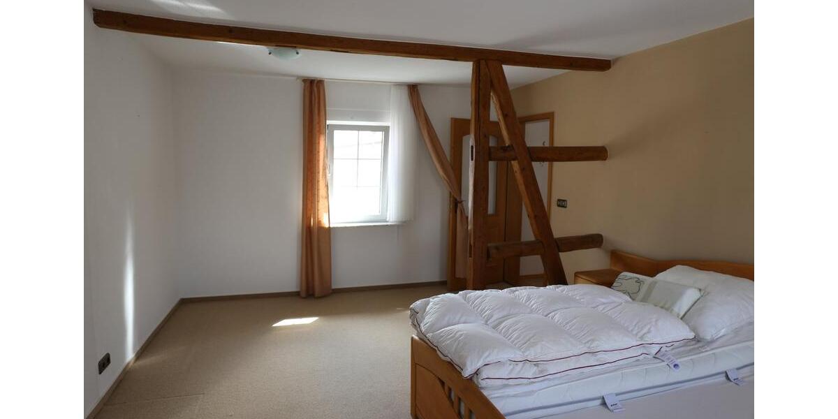 Reihenhaus Apolda - 9 Zimmer, 200 m&sup2;, 450.000&euro; | Angebot:22986914