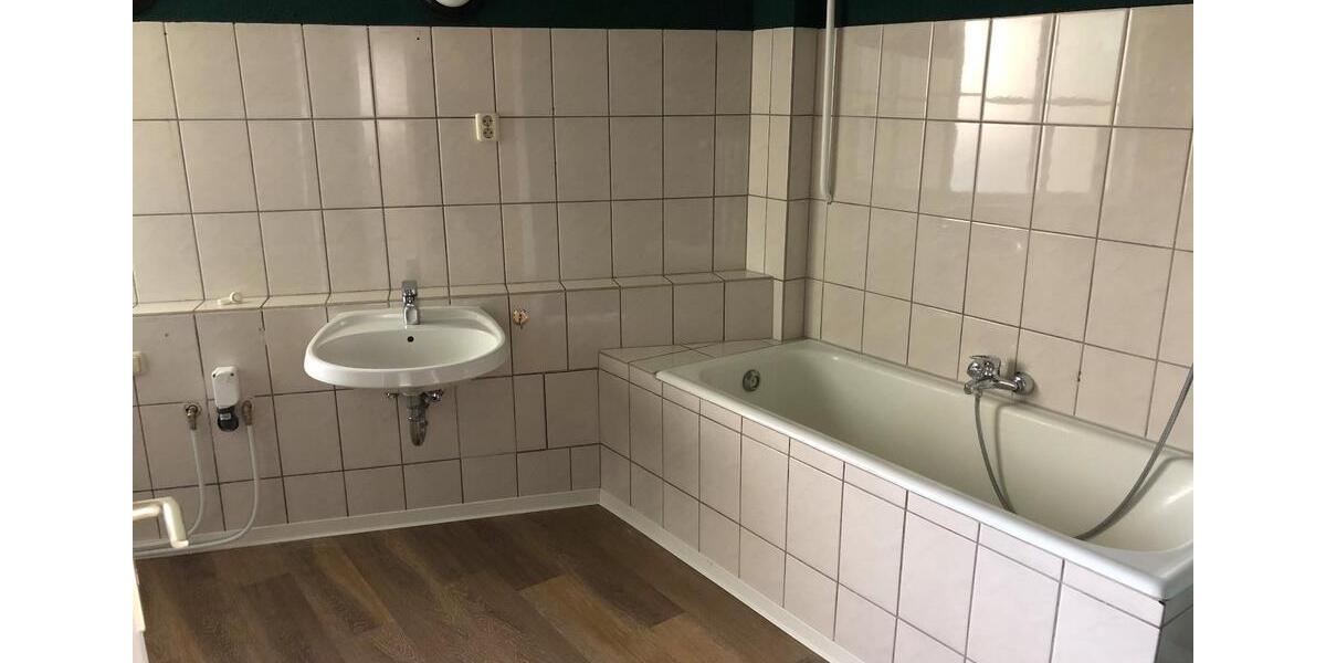 Etagenwohnung Apolda - 2.5 Zimmer, 75 m&sup2;, 450&euro; | Angebot:26004794