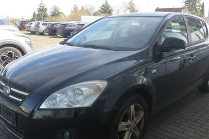 Kia ceed / Ceed 118.000 km 2.490 &euro; Weimar 99425