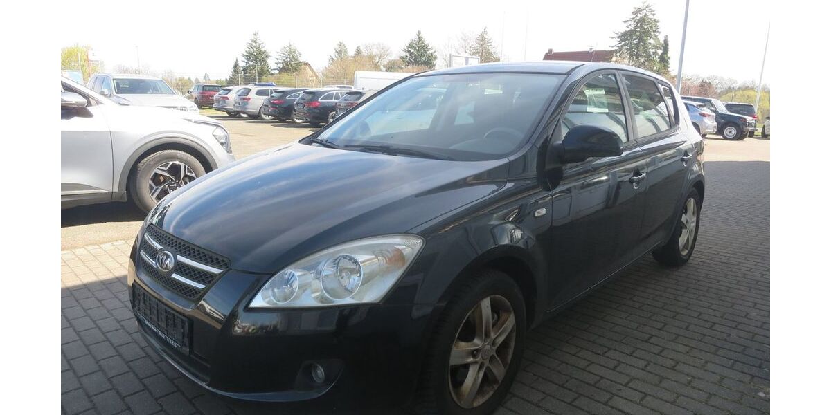 Kia ceed / Ceed 118.000 km 2.950 &euro; Weimar 99425