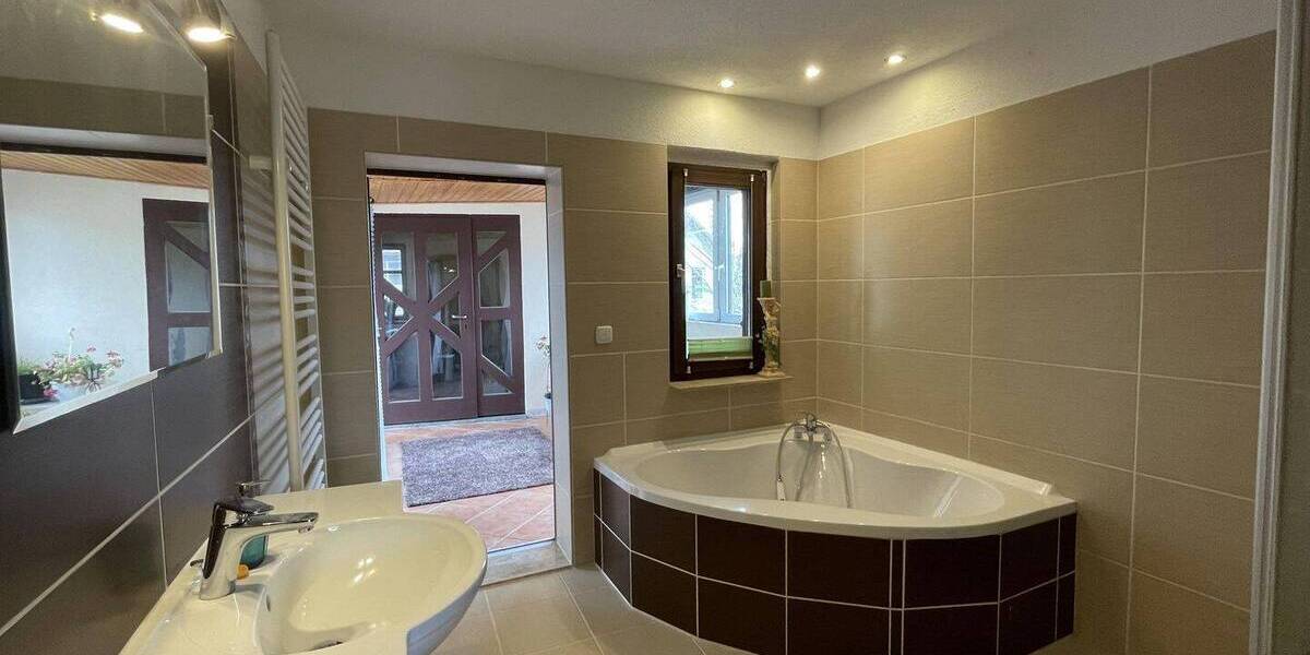 Einfamilienhaus Kölleda - 8 Zimmer, 267 m&sup2;, 279.000&euro; | Angebot:25676937