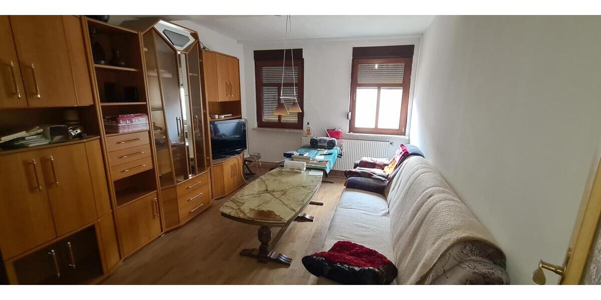 ruhig gelegenes Dreifamilienhaus mit Garagen , teilw. freiwerdend - Mehrfamilienhaus, Wohnhaus Kahla | Angebot:26095730