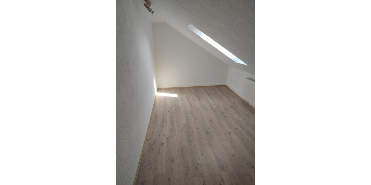 Dachgeschoßwohnung Apolda - 4 Zimmer, 88 m&sup2;, 660&euro; | Angebot:22479618