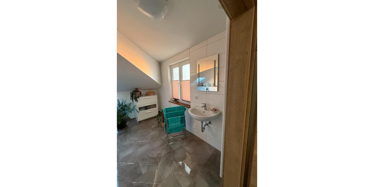 Dachgeschoßwohnung Apolda - 3 Zimmer, 85 m&sup2;, 930&euro; | Angebot:25352752