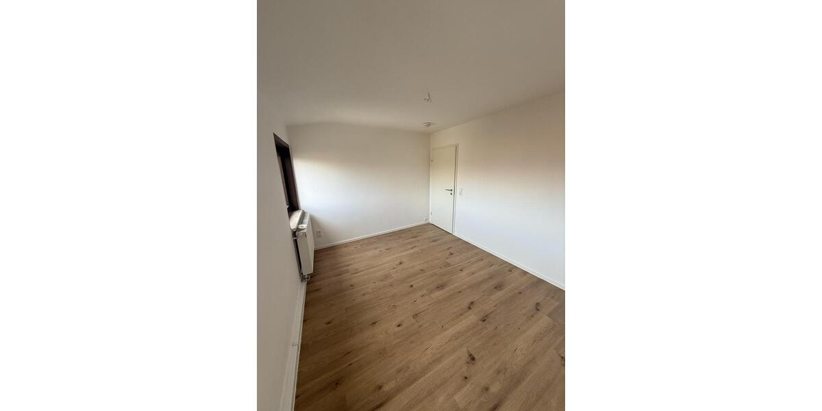 Dachgeschoßwohnung Kahla - 2.5 Zimmer, 68 m&sup2;, 650&euro; | Angebot:26475200